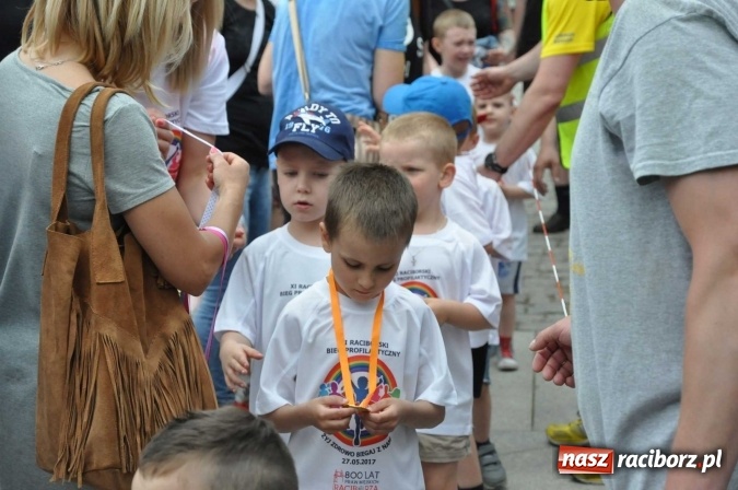 Zdjęcie w galerii na portalu naszraciborz.pl: Pół tysiąca dzieci i młodzieży na XI Biegu Profilaktycznym w parku im. Miasta Roth wiadomości z regionu
