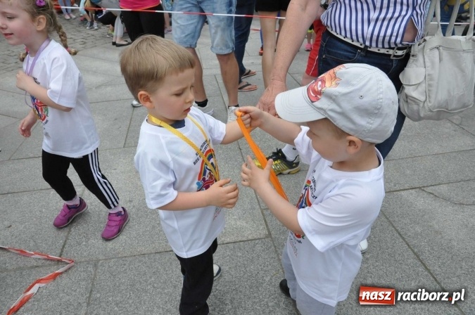 Zdjęcie w galerii na portalu naszraciborz.pl: Pół tysiąca dzieci i młodzieży na XI Biegu Profilaktycznym w parku im. Miasta Roth wiadomości z regionu