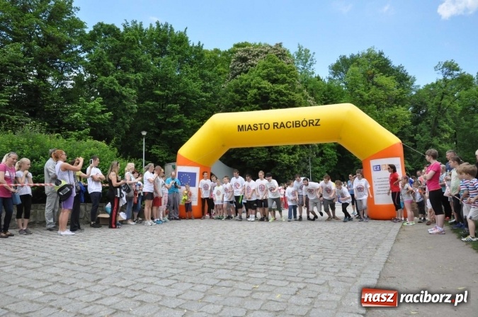Zdjęcie w galerii na portalu naszraciborz.pl: Pół tysiąca dzieci i młodzieży na XI Biegu Profilaktycznym w parku im. Miasta Roth wiadomości z regionu