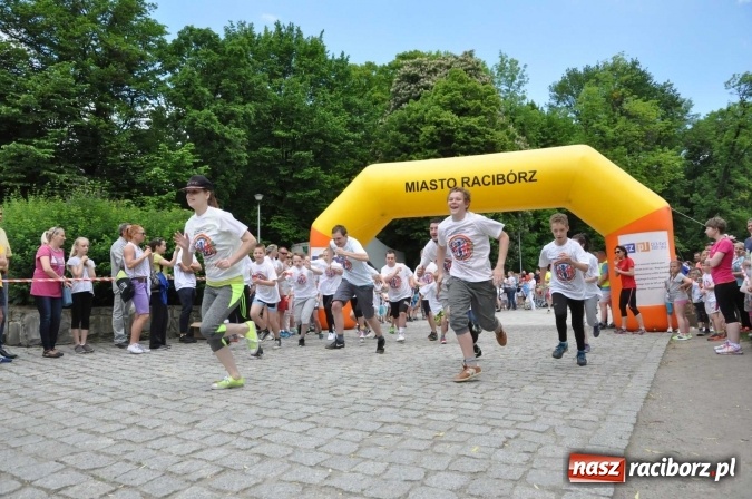 Zdjęcie w galerii na portalu naszraciborz.pl: Pół tysiąca dzieci i młodzieży na XI Biegu Profilaktycznym w parku im. Miasta Roth wiadomości z regionu
