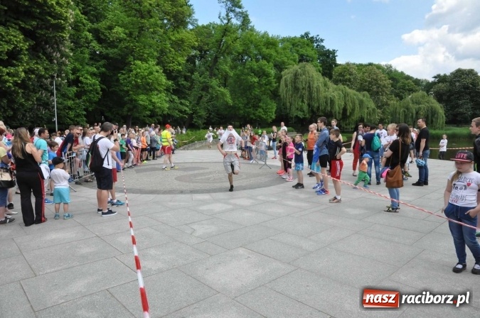 Zdjęcie w galerii na portalu naszraciborz.pl: Pół tysiąca dzieci i młodzieży na XI Biegu Profilaktycznym w parku im. Miasta Roth wiadomości z regionu
