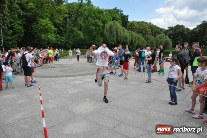 Zdjęcie w galerii na portalu naszraciborz.pl: Pół tysiąca dzieci i młodzieży na XI Biegu Profilaktycznym w parku im. Miasta Roth wiadomości z regionu