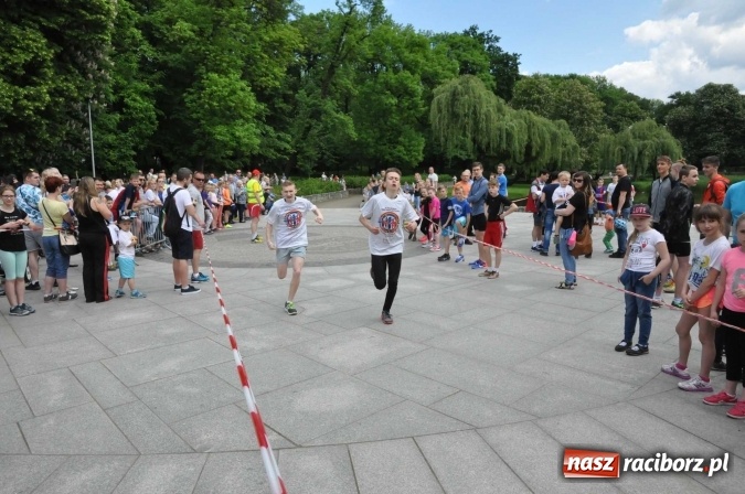Zdjęcie w galerii na portalu naszraciborz.pl: Pół tysiąca dzieci i młodzieży na XI Biegu Profilaktycznym w parku im. Miasta Roth wiadomości z regionu