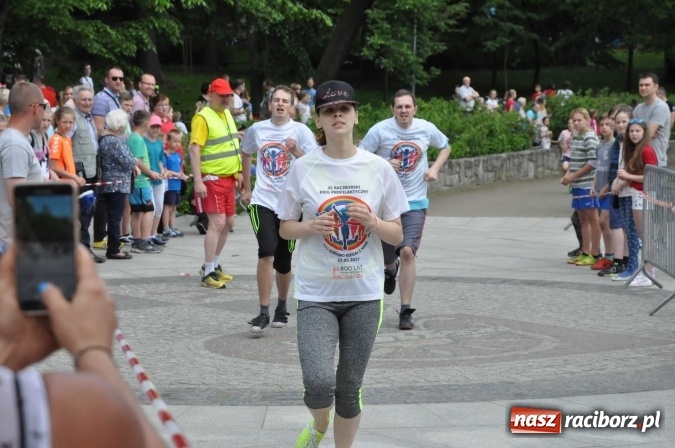 Zdjęcie w galerii na portalu naszraciborz.pl: Pół tysiąca dzieci i młodzieży na XI Biegu Profilaktycznym w parku im. Miasta Roth wiadomości z regionu