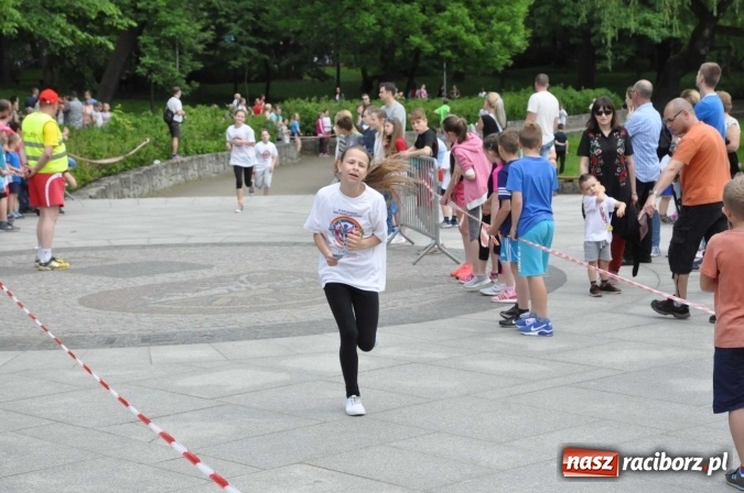 Zdjęcie w galerii na portalu naszraciborz.pl: Pół tysiąca dzieci i młodzieży na XI Biegu Profilaktycznym w parku im. Miasta Roth wiadomości z regionu