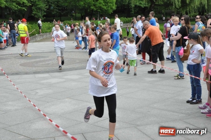 Zdjęcie w galerii na portalu naszraciborz.pl: Pół tysiąca dzieci i młodzieży na XI Biegu Profilaktycznym w parku im. Miasta Roth wiadomości z regionu