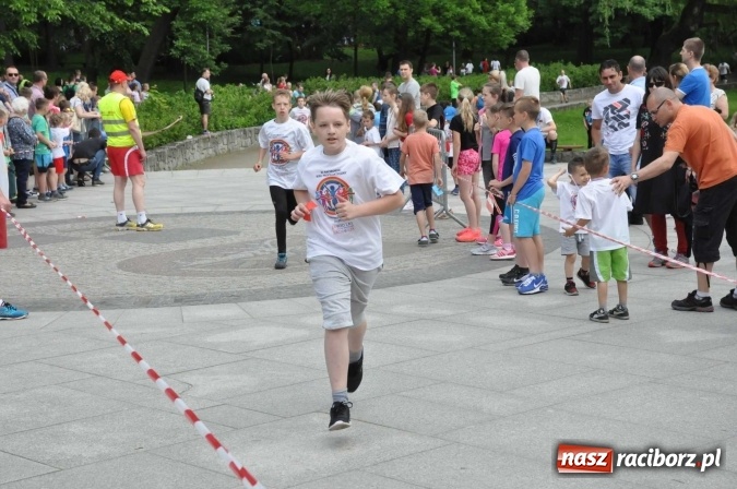 Zdjęcie w galerii na portalu naszraciborz.pl: Pół tysiąca dzieci i młodzieży na XI Biegu Profilaktycznym w parku im. Miasta Roth wiadomości z regionu