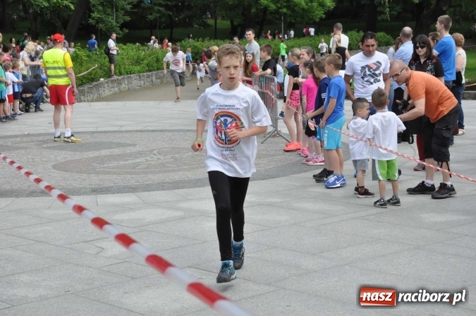 Zdjęcie w galerii na portalu naszraciborz.pl: Pół tysiąca dzieci i młodzieży na XI Biegu Profilaktycznym w parku im. Miasta Roth wiadomości z regionu
