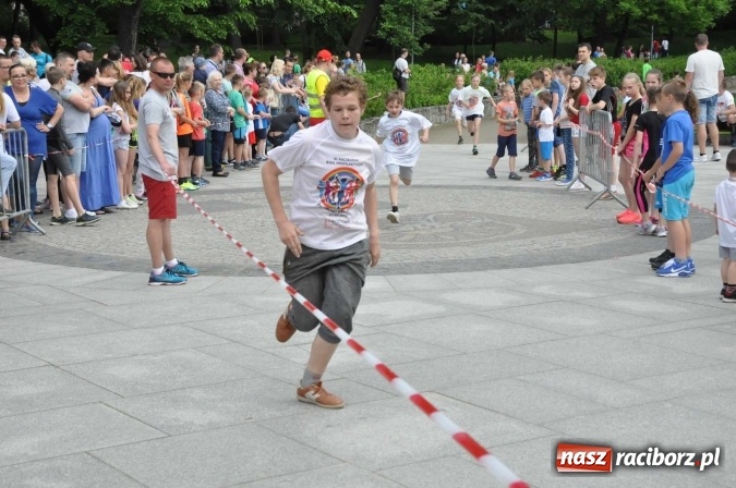 Zdjęcie w galerii na portalu naszraciborz.pl: Pół tysiąca dzieci i młodzieży na XI Biegu Profilaktycznym w parku im. Miasta Roth wiadomości z regionu