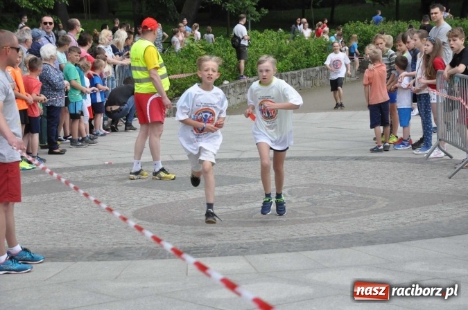 Zdjęcie w galerii na portalu naszraciborz.pl: Pół tysiąca dzieci i młodzieży na XI Biegu Profilaktycznym w parku im. Miasta Roth wiadomości z regionu