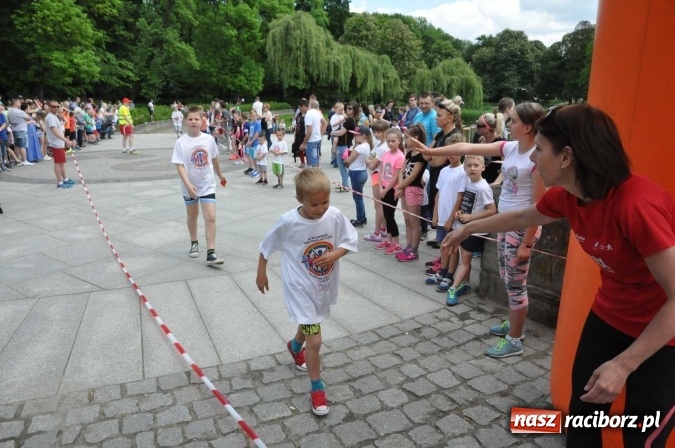 Zdjęcie w galerii na portalu naszraciborz.pl: Pół tysiąca dzieci i młodzieży na XI Biegu Profilaktycznym w parku im. Miasta Roth wiadomości z regionu