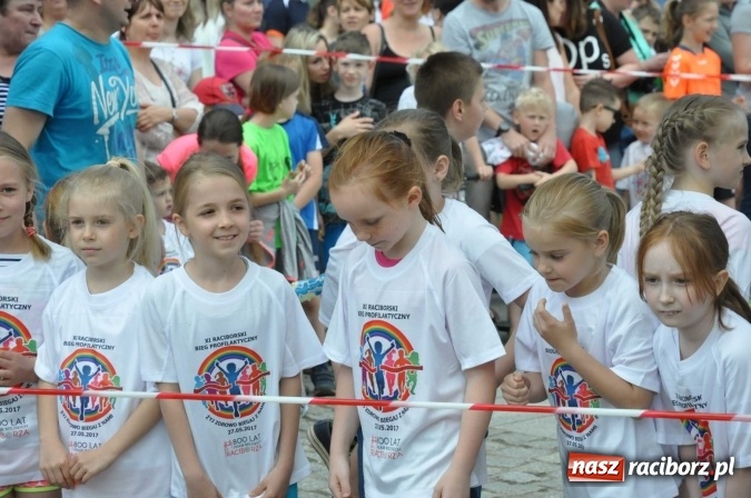 Zdjęcie w galerii na portalu naszraciborz.pl: Pół tysiąca dzieci i młodzieży na XI Biegu Profilaktycznym w parku im. Miasta Roth wiadomości z regionu
