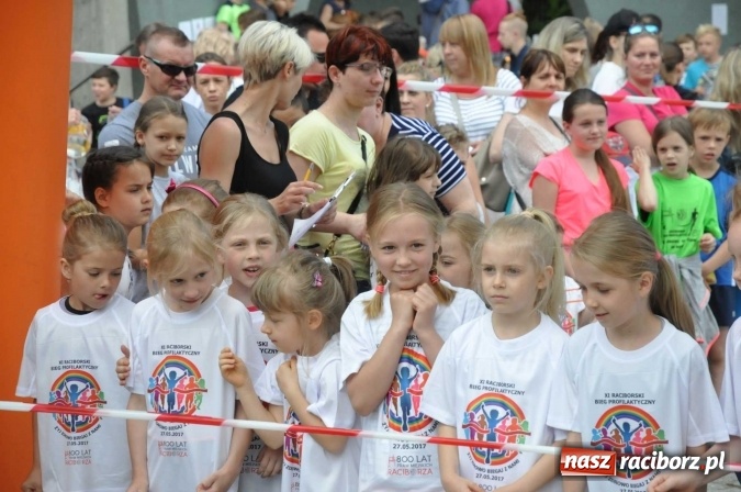Zdjęcie w galerii na portalu naszraciborz.pl: Pół tysiąca dzieci i młodzieży na XI Biegu Profilaktycznym w parku im. Miasta Roth wiadomości z regionu