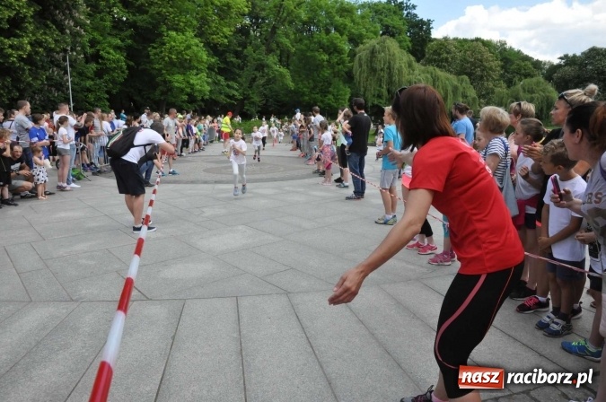 Zdjęcie w galerii na portalu naszraciborz.pl: Pół tysiąca dzieci i młodzieży na XI Biegu Profilaktycznym w parku im. Miasta Roth wiadomości z regionu