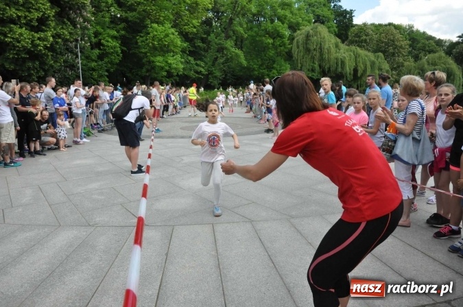 Zdjęcie w galerii na portalu naszraciborz.pl: Pół tysiąca dzieci i młodzieży na XI Biegu Profilaktycznym w parku im. Miasta Roth wiadomości z regionu