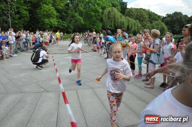 Zdjęcie w galerii na portalu naszraciborz.pl: Pół tysiąca dzieci i młodzieży na XI Biegu Profilaktycznym w parku im. Miasta Roth wiadomości z regionu