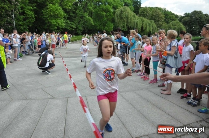 Zdjęcie w galerii na portalu naszraciborz.pl: Pół tysiąca dzieci i młodzieży na XI Biegu Profilaktycznym w parku im. Miasta Roth wiadomości z regionu