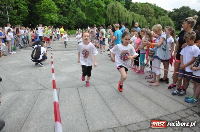 Zdjęcie w galerii na portalu naszraciborz.pl: Pół tysiąca dzieci i młodzieży na XI Biegu Profilaktycznym w parku im. Miasta Roth wiadomości z regionu