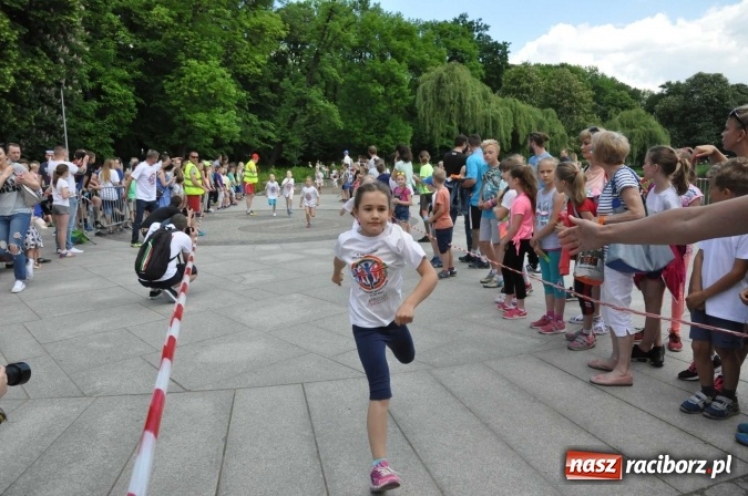 Zdjęcie w galerii na portalu naszraciborz.pl: Pół tysiąca dzieci i młodzieży na XI Biegu Profilaktycznym w parku im. Miasta Roth wiadomości z regionu