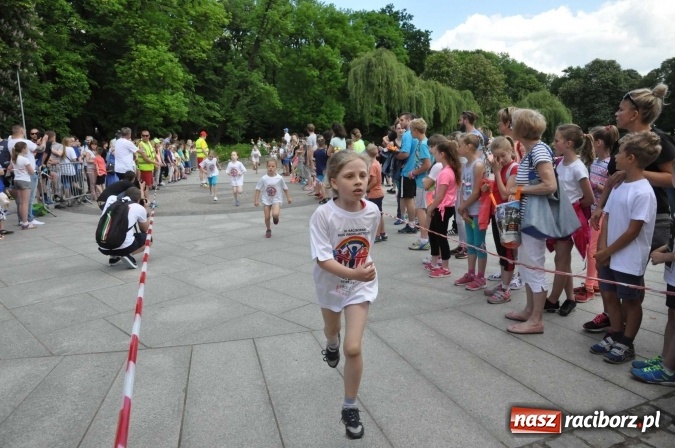 Zdjęcie w galerii na portalu naszraciborz.pl: Pół tysiąca dzieci i młodzieży na XI Biegu Profilaktycznym w parku im. Miasta Roth wiadomości z regionu