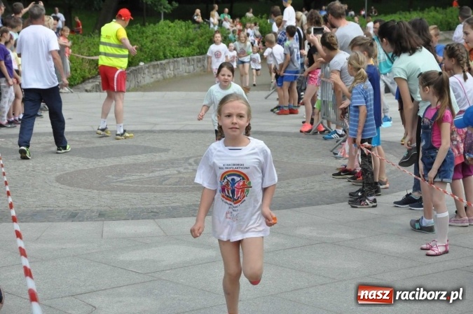 Zdjęcie w galerii na portalu naszraciborz.pl: Pół tysiąca dzieci i młodzieży na XI Biegu Profilaktycznym w parku im. Miasta Roth wiadomości z regionu
