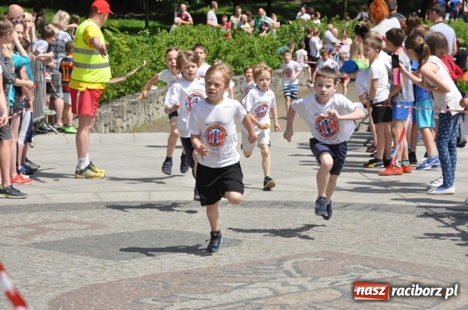 Zdjęcie w galerii na portalu naszraciborz.pl: Pół tysiąca dzieci i młodzieży na XI Biegu Profilaktycznym w parku im. Miasta Roth wiadomości z regionu