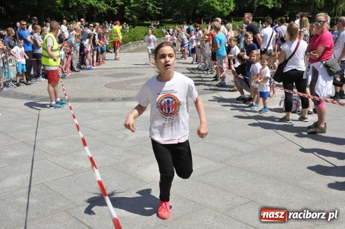 Zdjęcie w galerii na portalu naszraciborz.pl: Pół tysiąca dzieci i młodzieży na XI Biegu Profilaktycznym w parku im. Miasta Roth wiadomości z regionu