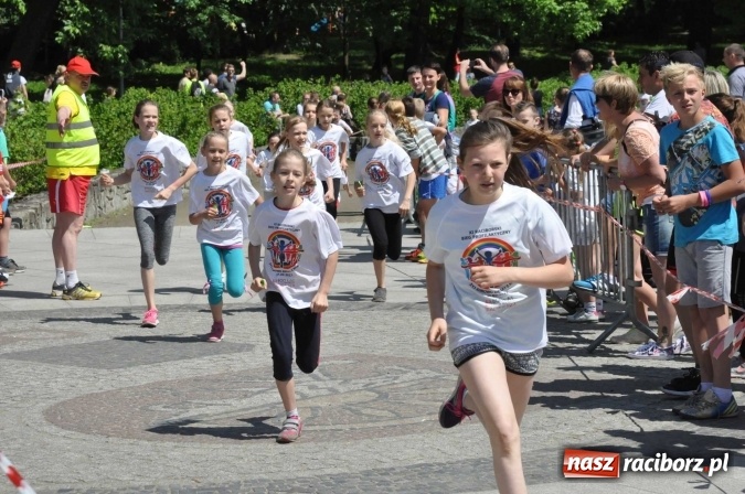 Zdjęcie w galerii na portalu naszraciborz.pl: Pół tysiąca dzieci i młodzieży na XI Biegu Profilaktycznym w parku im. Miasta Roth wiadomości z regionu