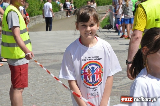 Zdjęcie w galerii na portalu naszraciborz.pl: Pół tysiąca dzieci i młodzieży na XI Biegu Profilaktycznym w parku im. Miasta Roth wiadomości z regionu