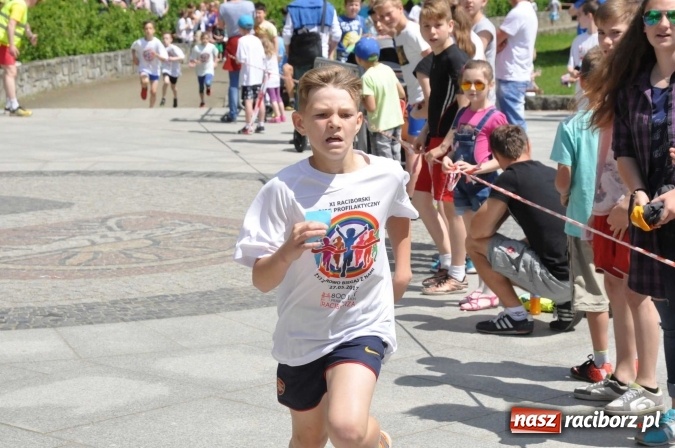 Zdjęcie w galerii na portalu naszraciborz.pl: Pół tysiąca dzieci i młodzieży na XI Biegu Profilaktycznym w parku im. Miasta Roth wiadomości z regionu