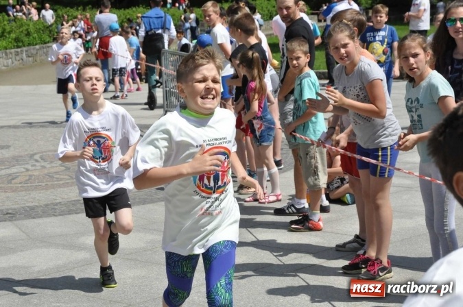 Zdjęcie w galerii na portalu naszraciborz.pl: Pół tysiąca dzieci i młodzieży na XI Biegu Profilaktycznym w parku im. Miasta Roth wiadomości z regionu