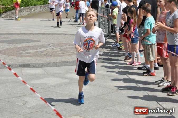 Zdjęcie w galerii na portalu naszraciborz.pl: Pół tysiąca dzieci i młodzieży na XI Biegu Profilaktycznym w parku im. Miasta Roth wiadomości z regionu