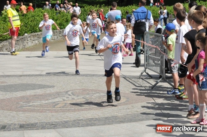 Zdjęcie w galerii na portalu naszraciborz.pl: Pół tysiąca dzieci i młodzieży na XI Biegu Profilaktycznym w parku im. Miasta Roth wiadomości z regionu