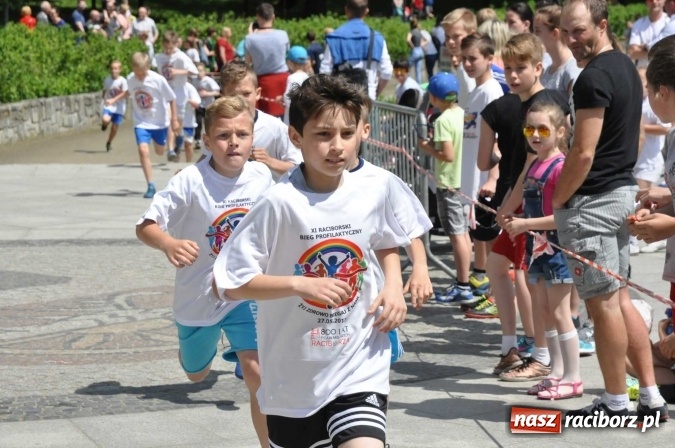 Zdjęcie w galerii na portalu naszraciborz.pl: Pół tysiąca dzieci i młodzieży na XI Biegu Profilaktycznym w parku im. Miasta Roth wiadomości z regionu