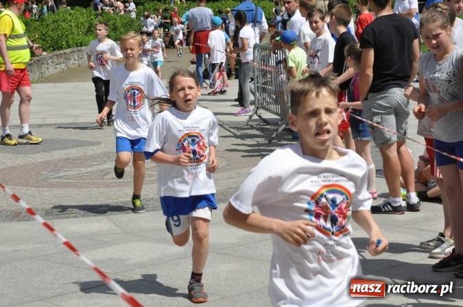 Zdjęcie w galerii na portalu naszraciborz.pl: Pół tysiąca dzieci i młodzieży na XI Biegu Profilaktycznym w parku im. Miasta Roth wiadomości z regionu