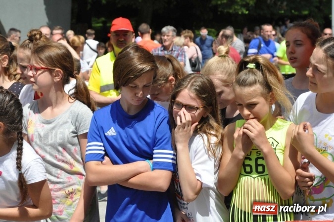 Zdjęcie w galerii na portalu naszraciborz.pl: Pół tysiąca dzieci i młodzieży na XI Biegu Profilaktycznym w parku im. Miasta Roth wiadomości z regionu