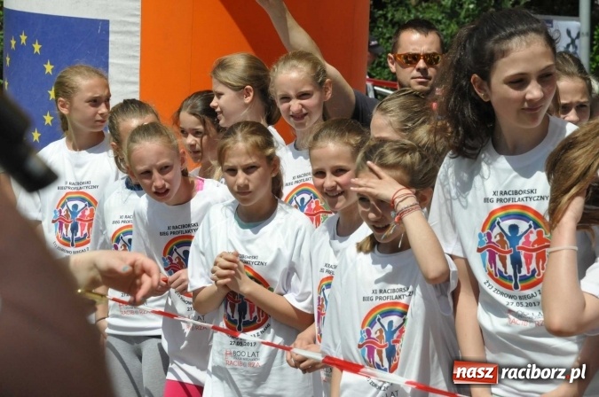Zdjęcie w galerii na portalu naszraciborz.pl: Pół tysiąca dzieci i młodzieży na XI Biegu Profilaktycznym w parku im. Miasta Roth wiadomości z regionu