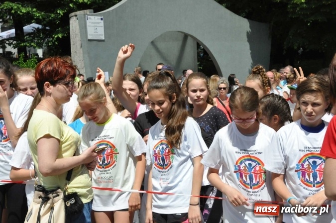 Zdjęcie w galerii na portalu naszraciborz.pl: Pół tysiąca dzieci i młodzieży na XI Biegu Profilaktycznym w parku im. Miasta Roth wiadomości z regionu