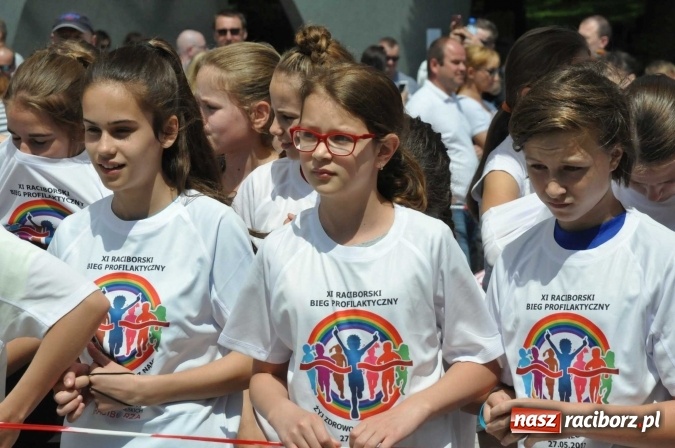 Zdjęcie w galerii na portalu naszraciborz.pl: Pół tysiąca dzieci i młodzieży na XI Biegu Profilaktycznym w parku im. Miasta Roth wiadomości z regionu