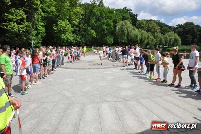 Zdjęcie w galerii na portalu naszraciborz.pl: Pół tysiąca dzieci i młodzieży na XI Biegu Profilaktycznym w parku im. Miasta Roth wiadomości z regionu