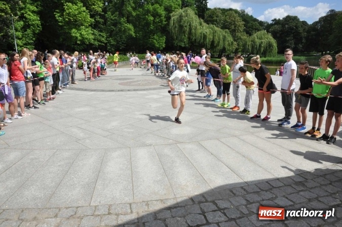 Zdjęcie w galerii na portalu naszraciborz.pl: Pół tysiąca dzieci i młodzieży na XI Biegu Profilaktycznym w parku im. Miasta Roth wiadomości z regionu