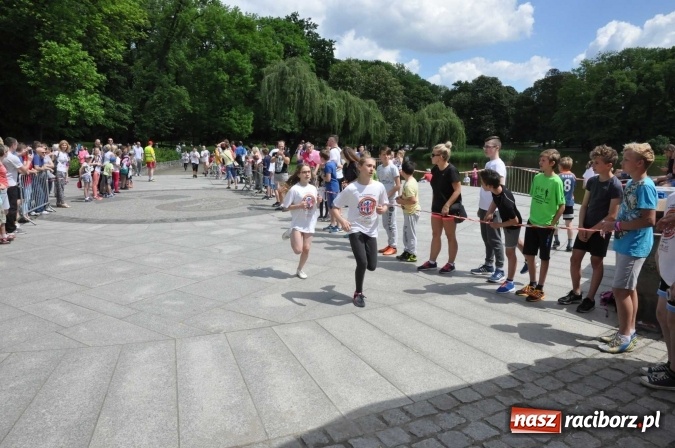 Zdjęcie w galerii na portalu naszraciborz.pl: Pół tysiąca dzieci i młodzieży na XI Biegu Profilaktycznym w parku im. Miasta Roth wiadomości z regionu