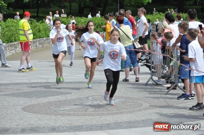 Zdjęcie w galerii na portalu naszraciborz.pl: Pół tysiąca dzieci i młodzieży na XI Biegu Profilaktycznym w parku im. Miasta Roth wiadomości z regionu