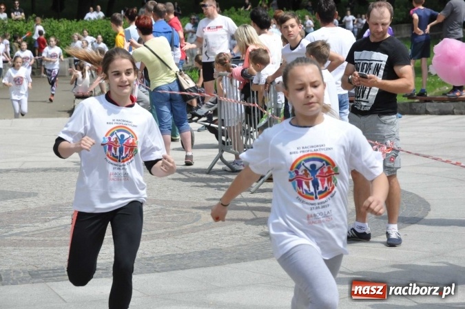 Zdjęcie w galerii na portalu naszraciborz.pl: Pół tysiąca dzieci i młodzieży na XI Biegu Profilaktycznym w parku im. Miasta Roth wiadomości z regionu