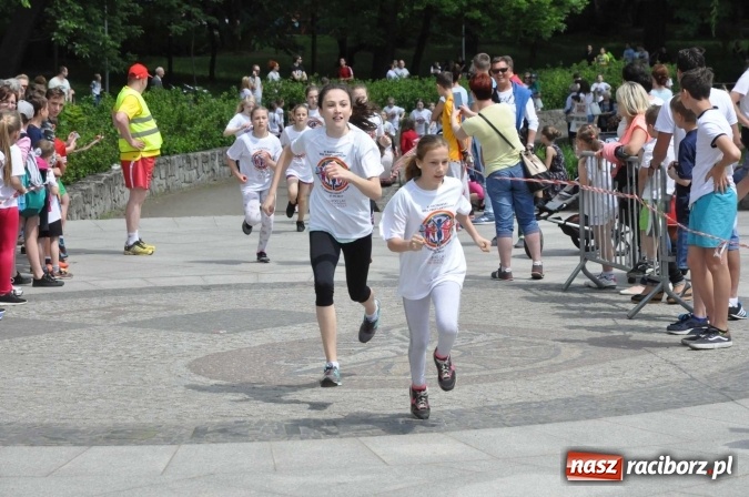 Zdjęcie w galerii na portalu naszraciborz.pl: Pół tysiąca dzieci i młodzieży na XI Biegu Profilaktycznym w parku im. Miasta Roth wiadomości z regionu