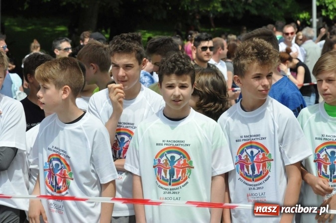 Zdjęcie w galerii na portalu naszraciborz.pl: Pół tysiąca dzieci i młodzieży na XI Biegu Profilaktycznym w parku im. Miasta Roth wiadomości z regionu