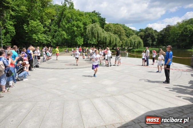 Zdjęcie w galerii na portalu naszraciborz.pl: Pół tysiąca dzieci i młodzieży na XI Biegu Profilaktycznym w parku im. Miasta Roth wiadomości z regionu