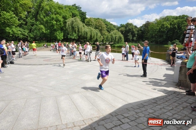 Zdjęcie w galerii na portalu naszraciborz.pl: Pół tysiąca dzieci i młodzieży na XI Biegu Profilaktycznym w parku im. Miasta Roth wiadomości z regionu