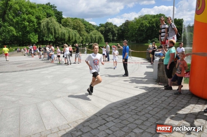 Zdjęcie w galerii na portalu naszraciborz.pl: Pół tysiąca dzieci i młodzieży na XI Biegu Profilaktycznym w parku im. Miasta Roth wiadomości z regionu