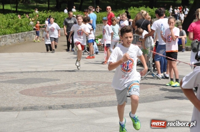 Zdjęcie w galerii na portalu naszraciborz.pl: Pół tysiąca dzieci i młodzieży na XI Biegu Profilaktycznym w parku im. Miasta Roth wiadomości z regionu